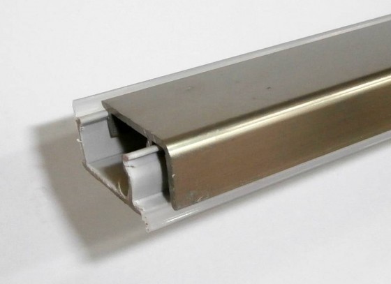 879. Profil d’étanchéité (mod.62) 4,2m inox