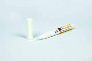 Marqueur de retouche fixe avec vernis transparent