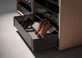 K-KES Conero, zásuvka na boty a čelní+zadní výplň, H168/475, KB=1000, černá