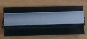 VNITŘ ROH 135° HLINÍK SOKL 100mm  
Angle intérieur 135° plinthe alu 100mm