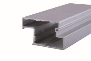 REHAU moulure aluminium fin avec débord partie inférieure