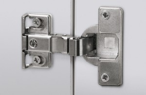 HETTICH 72134 ET 582 charniere pour frigo encastré 95° vis a bois ressort